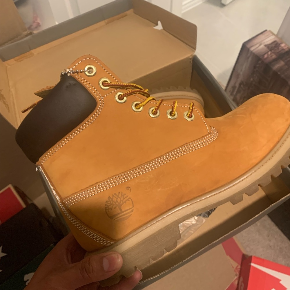 Wheat “timbs” mens size 7.5